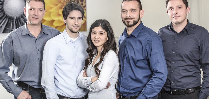 TEAMFOTOS SCHAFFEN ZUSAMMENHALT >>